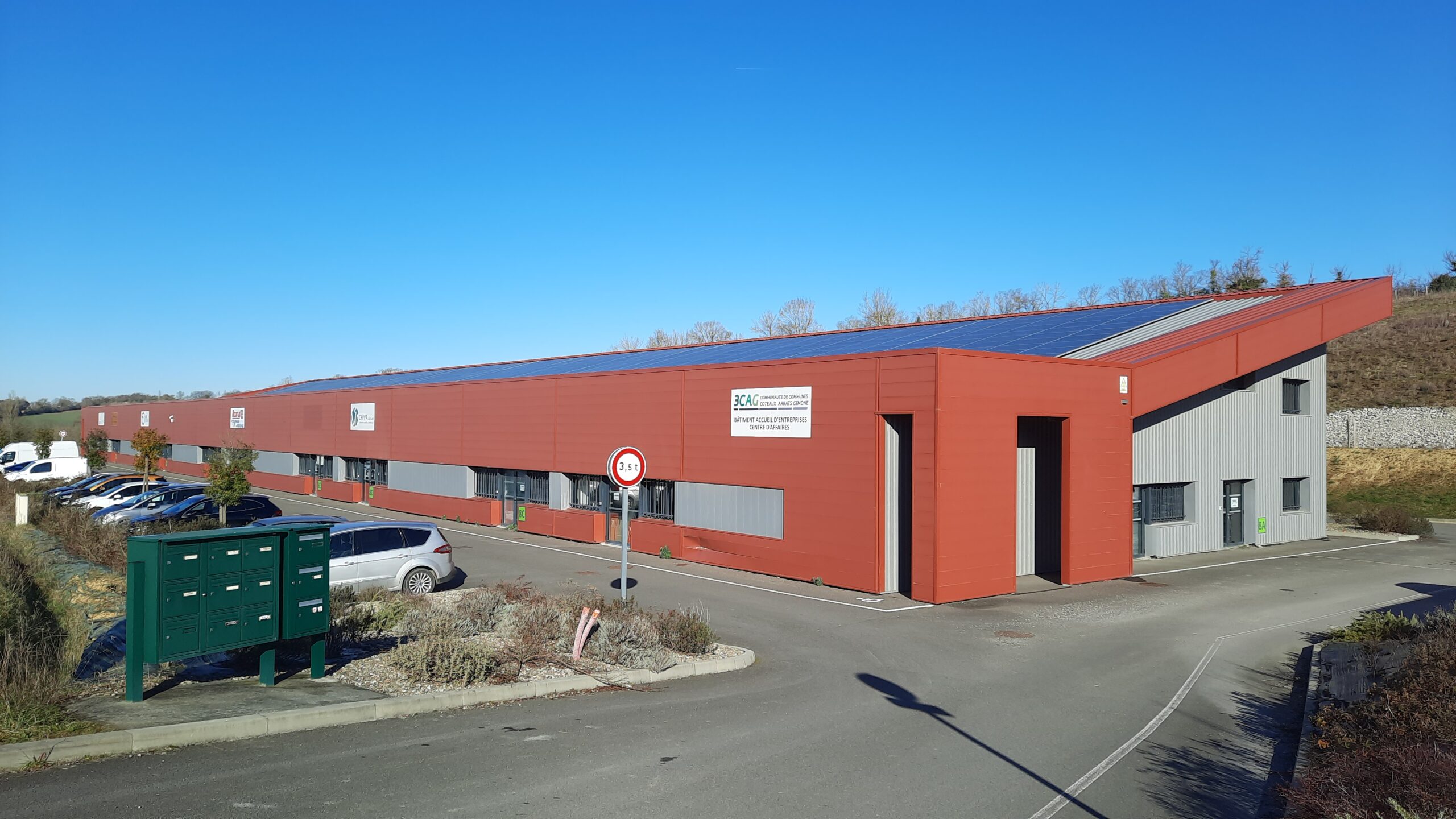 Le BÂTiment d'ACcueil d'entreprises, surnommé BATAC, est un hôtel d'entreprises situé sur Gimont et accueillant de jeunes entreprises ou des entreprises en attente de leur projet immobilier.